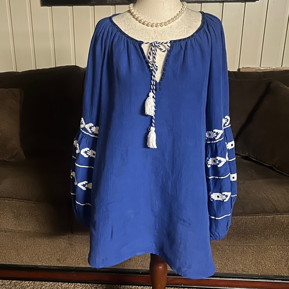 Benaras by Citrus • Size Large • Blue/White • Aztec Embroidery Boho Blouse - Picture 4 of 11